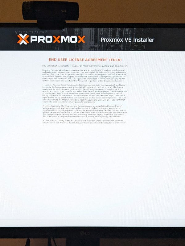 Proxmox EULA-Bildschirm mit Schaltfläche zur Bestätigung