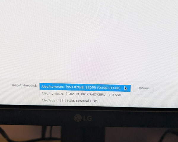 Proxmox Festplattenauswahl: 1 TB NVMe ist markiert